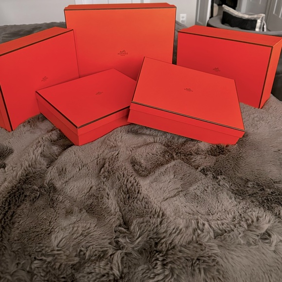 Luxury authentic Hermes boxes in a variety of sizes - Picture 1 of 5